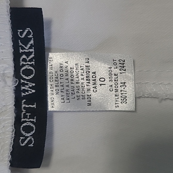 3/$15 White Ankle Pants - Picture 2 of 2